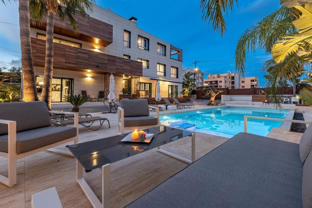 5 Stelle Piscina, Jacuzzi, Wifi - 2 Min Dal Mare Apartment Miami Playa Exterior photo